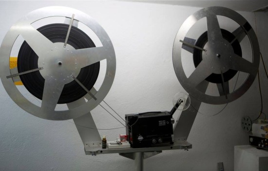 8mm Forum: Tricks for using larger reels than fit projector