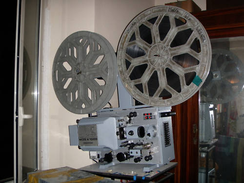 8mm Forum: What 35mm projector do you use at home?