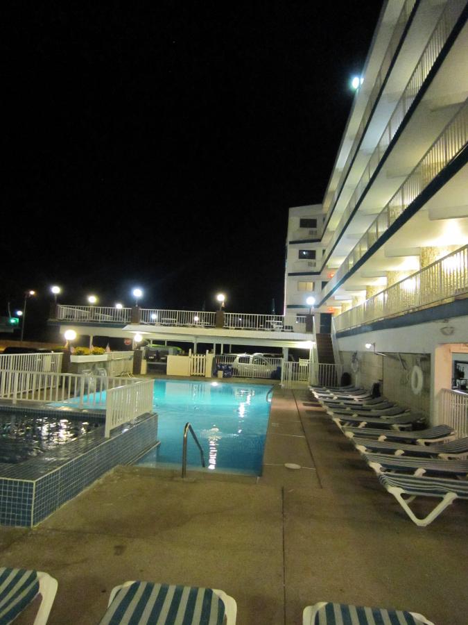 Click image for larger version  Name:	Ocean Holiday Poolside.jpg Views:	0 Size:	74.0 KB ID:	3374