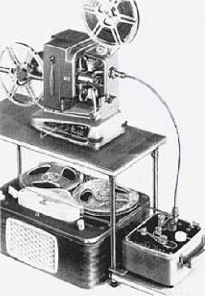 Click image for larger version  Name:	Bolex Synchromat and M8 PROJECTOR.jpg Views:	0 Size:	58.2 KB ID:	74786