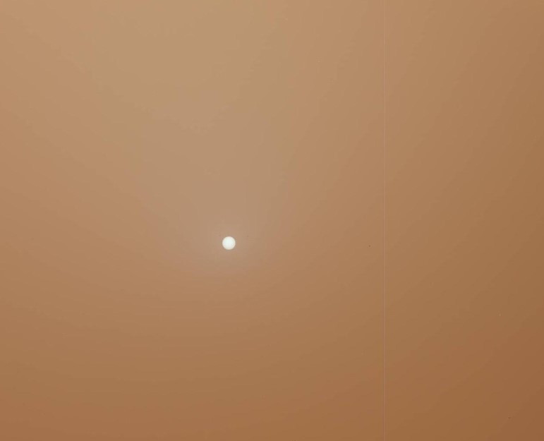 Click image for larger version  Name:	Curiosity Martian Skies.jpg Views:	0 Size:	22.0 KB ID:	82415