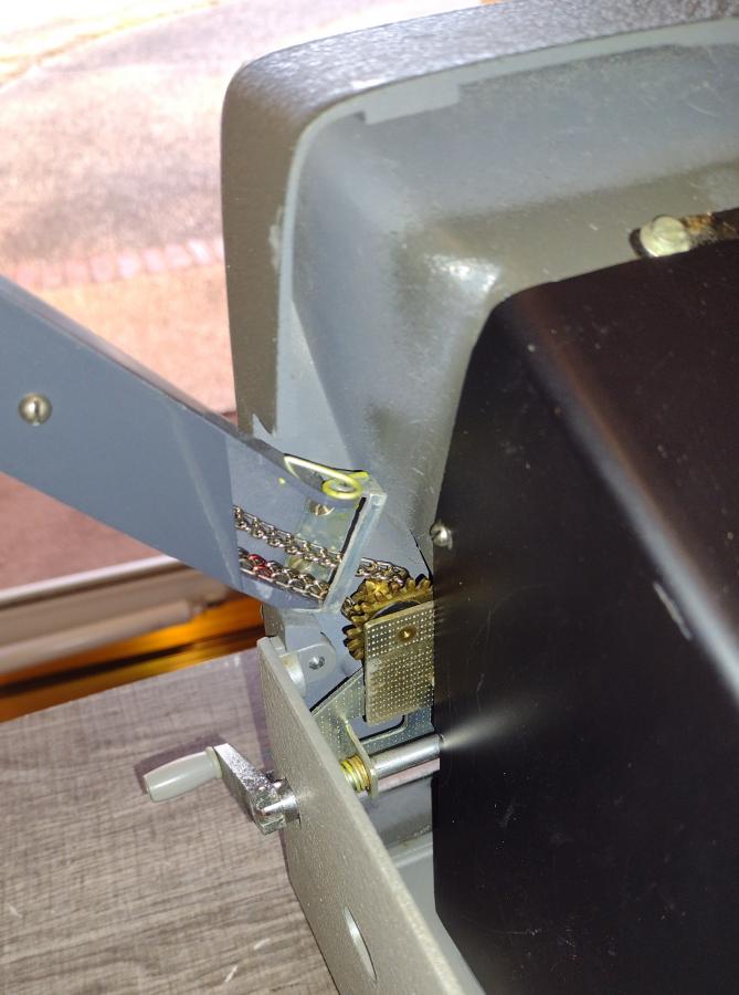 Click image for larger version

Name:	chain drive right side with crank.jpg
Views:	78
Size:	60.6 KB
ID:	94162