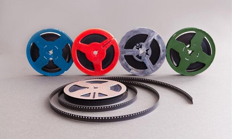 Click image for larger version

Name:	The+Differences+Between+8mm+Film+and+Super+8mm+Film.jpg
Views:	229
Size:	104.6 KB
ID:	95955