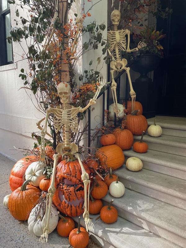 Click image for larger version  Name:	Halloween on the street -  - 1.jpg Views:	0 Size:	122.8 KB ID:	107052