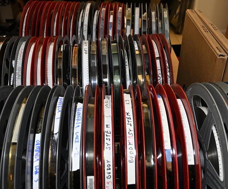 Click image for larger version  Name:	Rows of 16mm Reels on Table.jpg Views:	0 Size:	149.0 KB ID:	107463